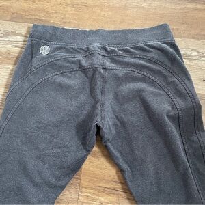 Lululemon older style gray joggers sweat pants 6